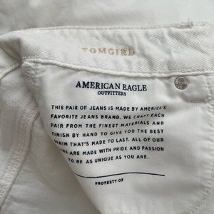 White American Eagle Boyfriend Jeans